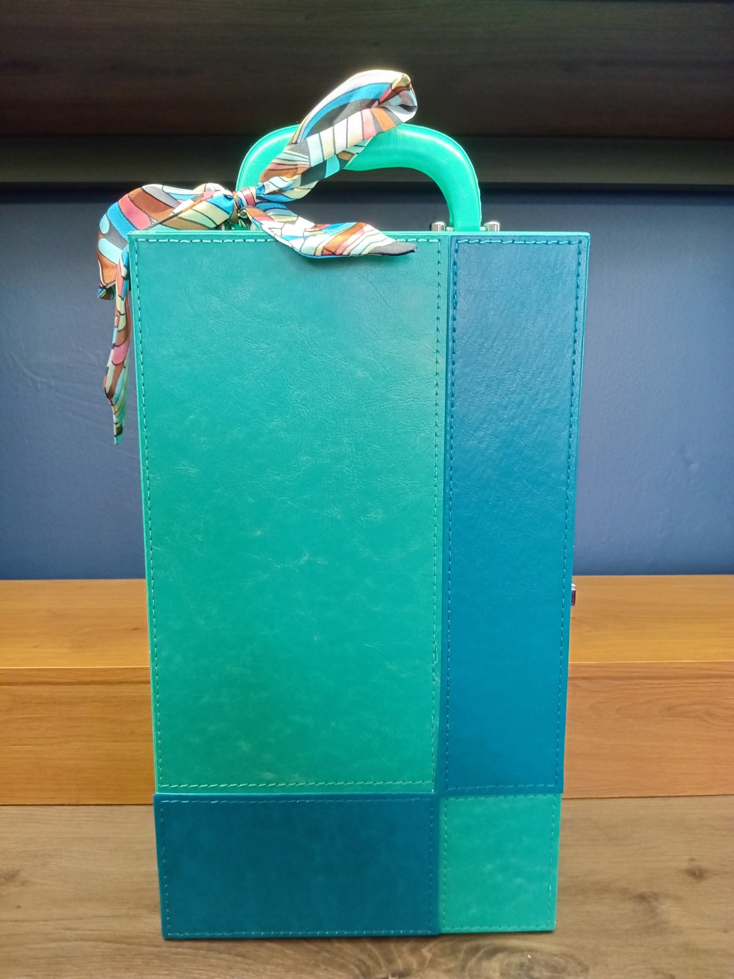 HỘP QUÀ CASAS PATRONALES SHIRAZ + CAB.SAUVIGNON |750ML|13% ABV